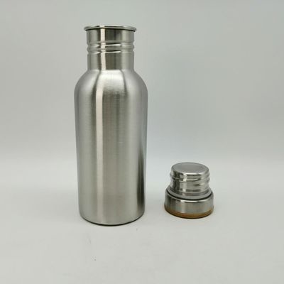 Qualität  Silver Color Single Wall Stainless Steel Water Bottle 500ml Corrosion Resistance usine